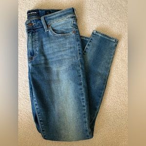 Lucky Brand Size 4 skinny jeans